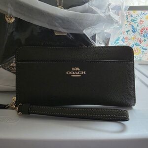SOLD!!! NWOT Coach Olive Green Wristlet Wallet